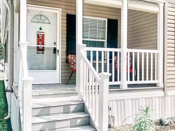 3rd image of 3501 Honeysuckle Ln