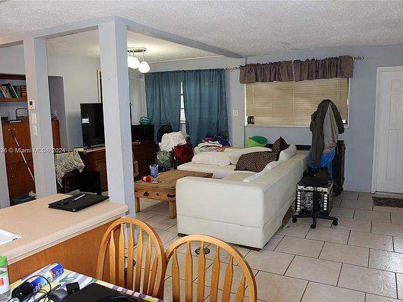 5th image of 118 NE 1st Ct