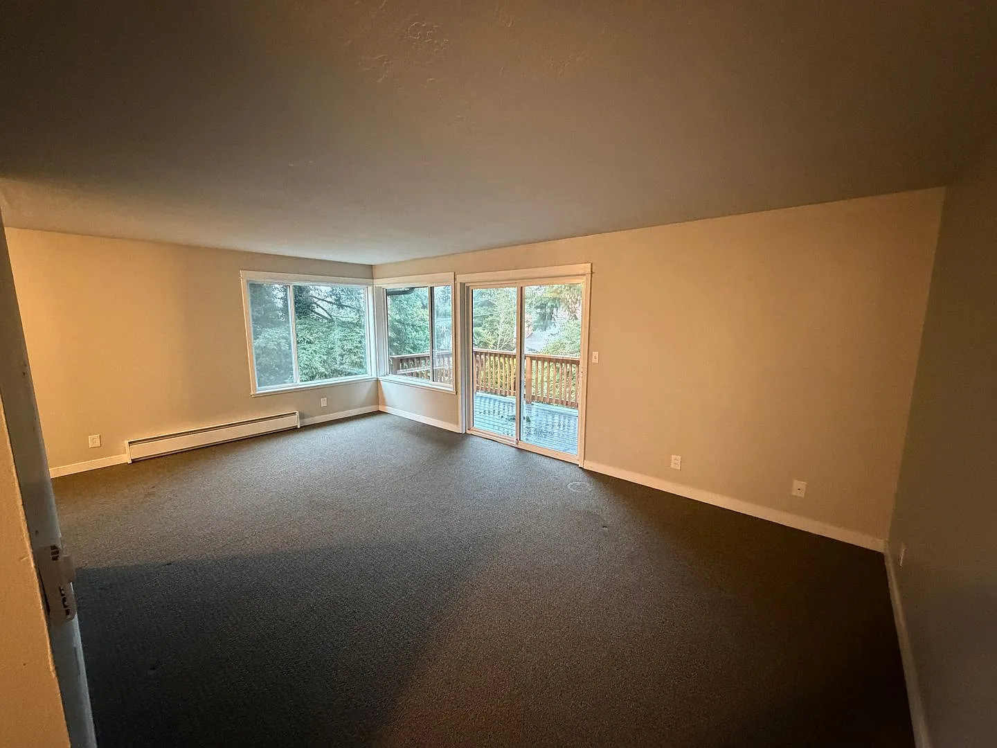 Bright & Comfortable 2-Bedroom Rental- 1 Month of rent concession — Photo 2