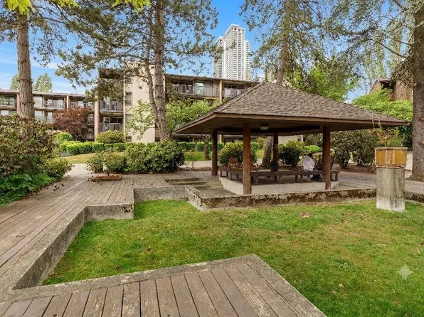 9867 Manchester Dr #310, Burnaby, BC V3N 4P6