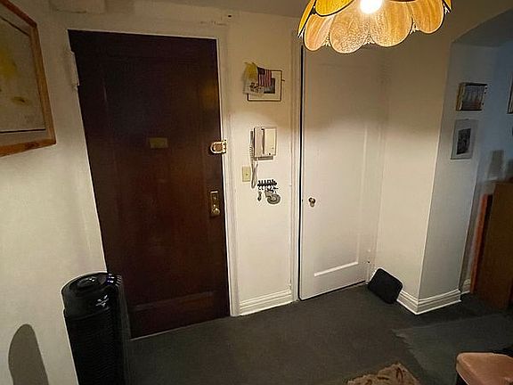 5th image of 333 W 56th St APT 2M