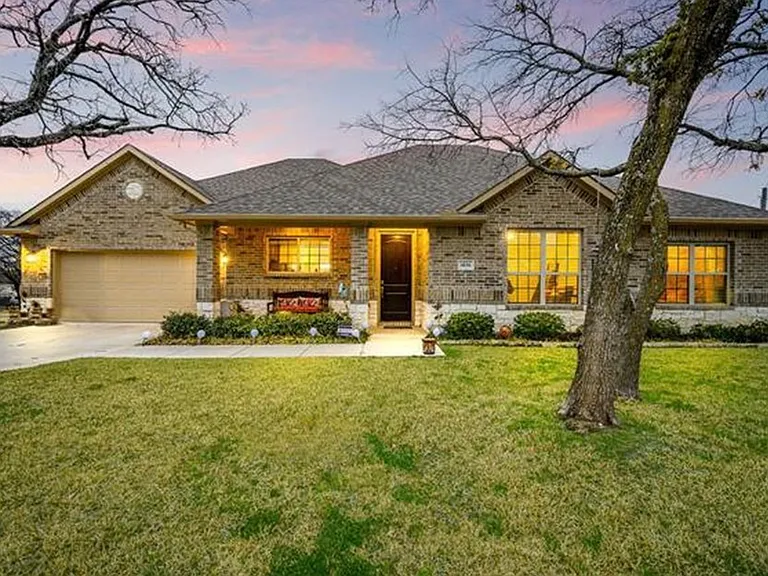 4036 Carver Ct — Photo 2