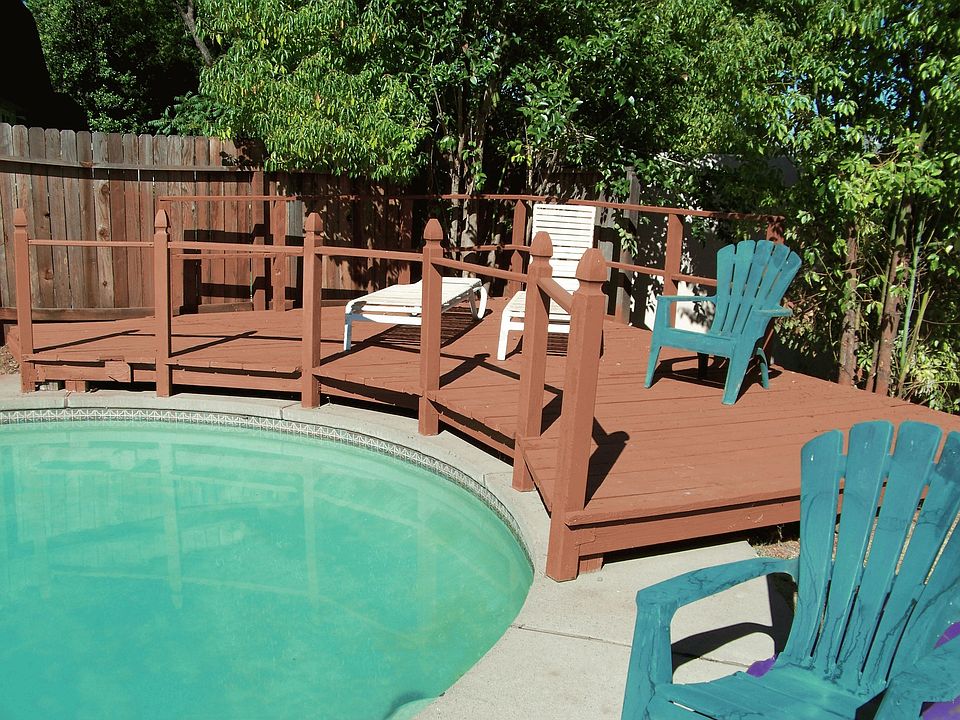 2nd image of 165 Waterglen Cir