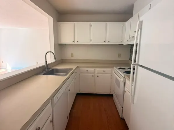 175 Mill Pond Rd, Hamden, CT