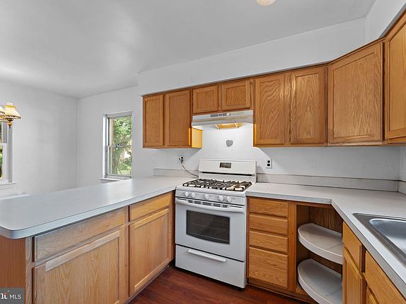4th image of 4802 Hamilton St