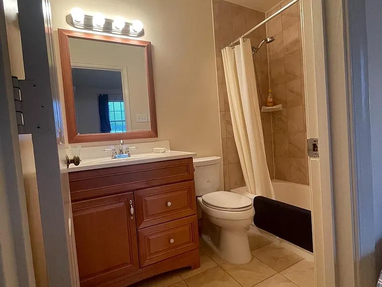 3221 Sutton Pl NW #B — Photo 17