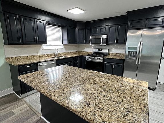 3rd image of 3651 Glengyle Ave #2F