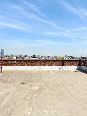 Rented by Artur Gutman, LREB | media 10