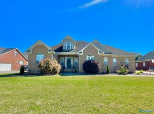 228 Twin Lakes Dr, New Market, AL 35761