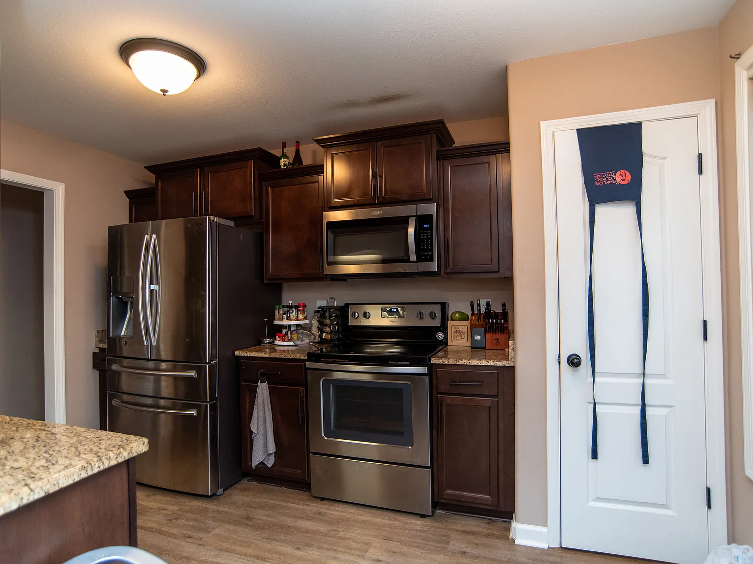 4 bed, 2580 sqft, $2,850 — Photo 3