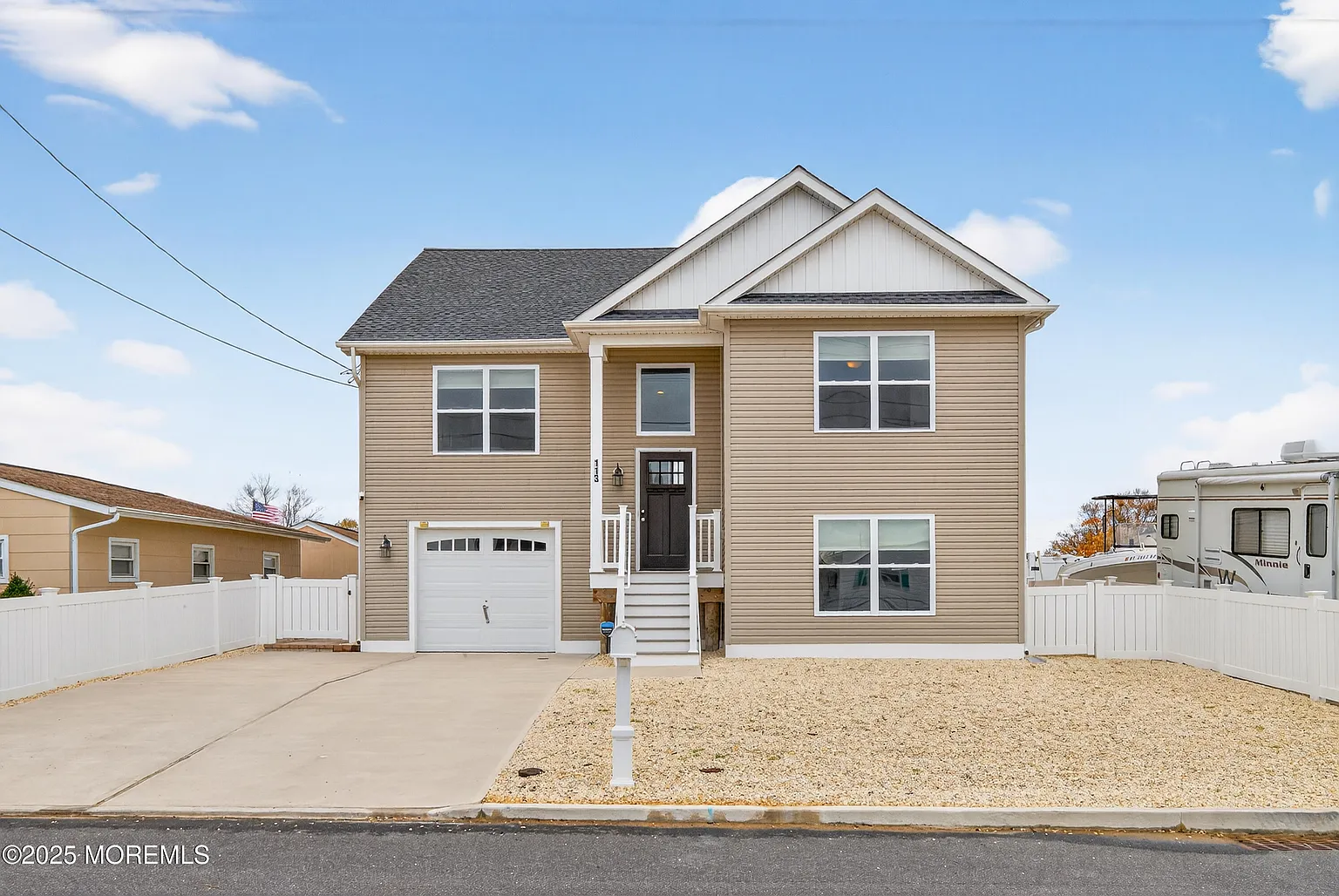 113 E Delaware Drive photo 1