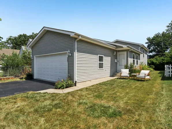 407 Grandview Dr, Round Lake Park, IL 60073