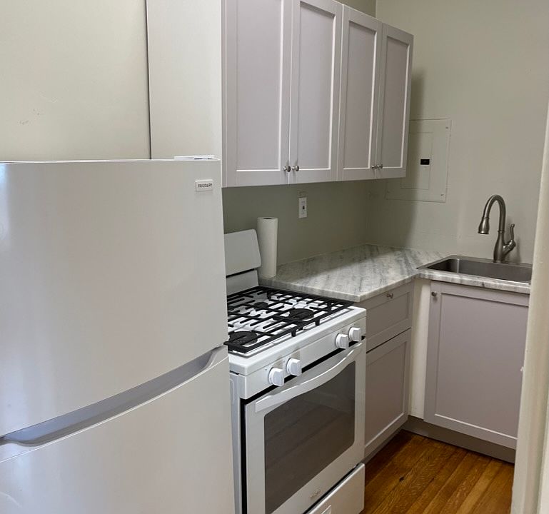 1st image of 5 Saint Pauls Pl APT 2