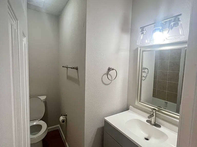 1412 Avenue C — Photo 17