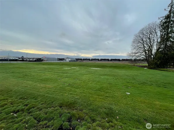 39 Old Highway 99 South Road, Mount Vernon, WA 98273