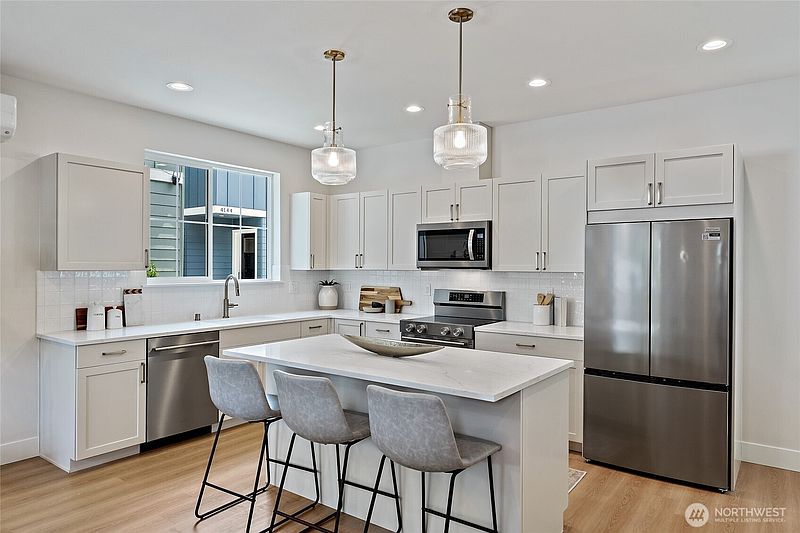 4th image of 263 NW 42nd Street