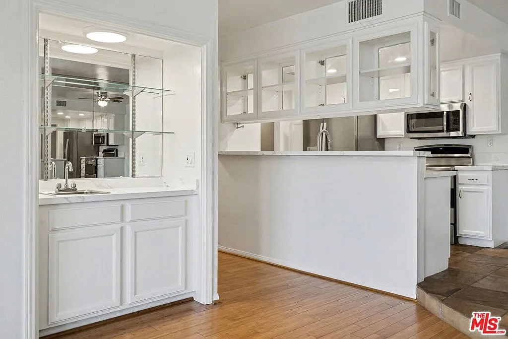 2 bed, 1360 sqft, $5,750 — Photo 1