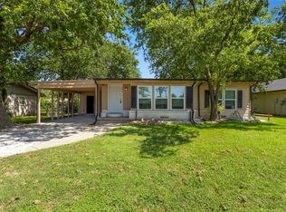 1305 Anthony St, Gainesville, TX 76240