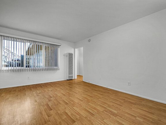 4th image of 901 Manhattan Ave #5
