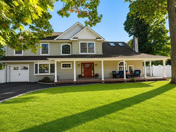 43 Hollins Lane, East Islip, NY 11730