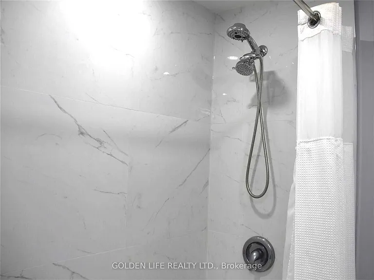 786 Pape Ave #UPPER — Photo 13