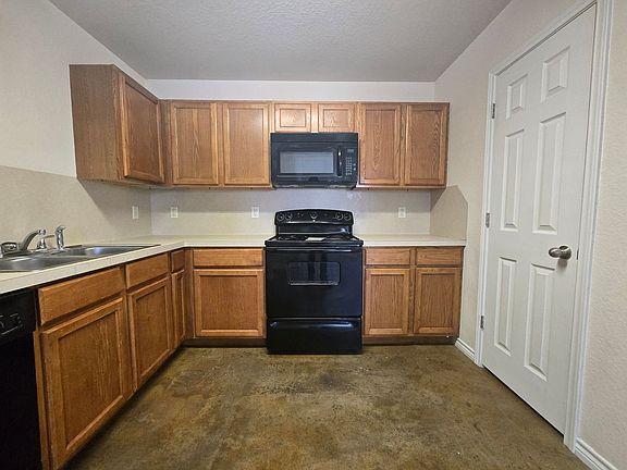 5th image of 4009 Cambridge Dr #A