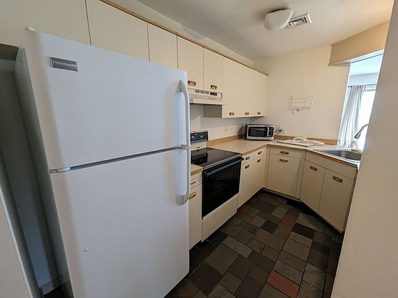 2nd image of 28 James St
