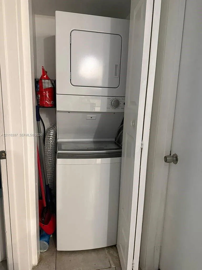 Doria Condo — Photo 4