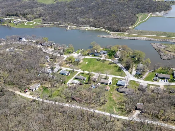 8458 Meadow Wood Dr, Dexter, IA 50070
