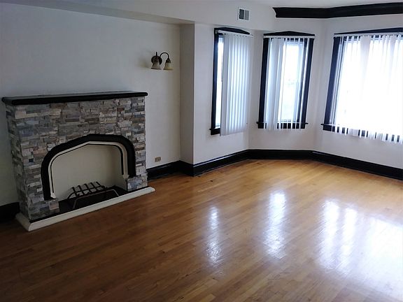 4th image of 7744 S Jeffery Blvd #3
