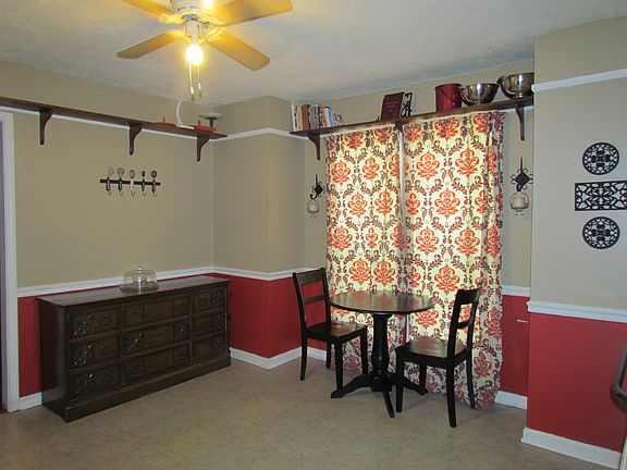 breakfast nook+shelving