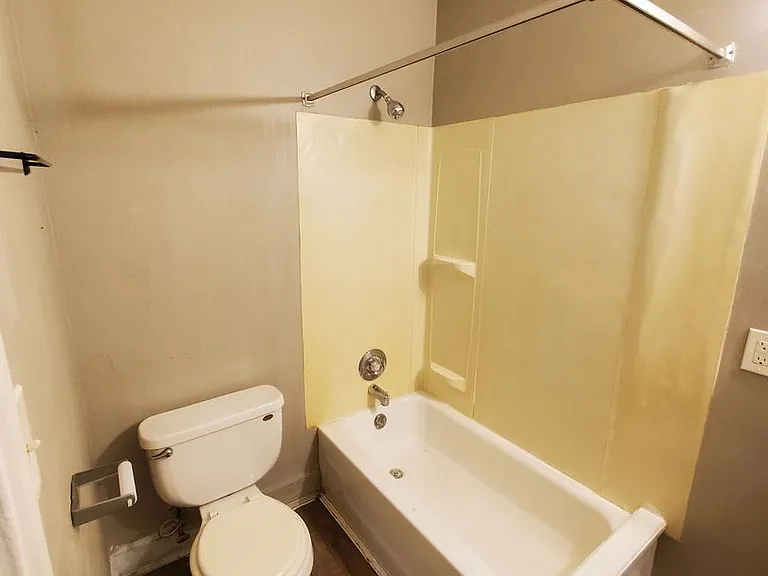 135-137 Garfield Ave - 4 Unit (Ace Property) — Photo 9