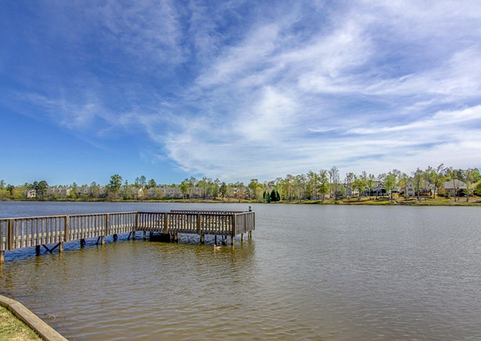 1st image of 436 Lake Forest Dr