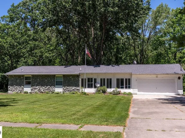 3931 Jim Dr, Bridgeport, MI 48722