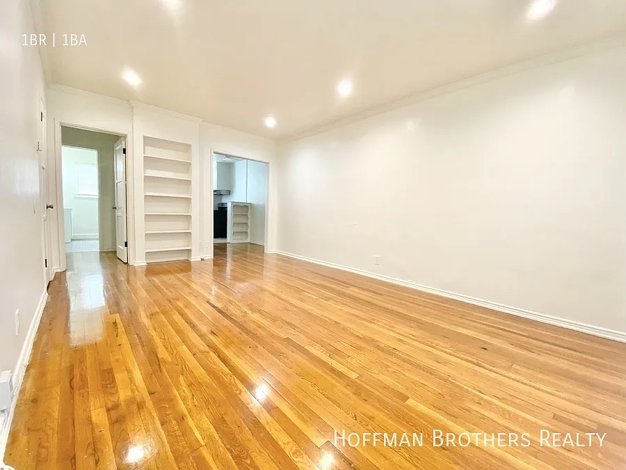 Building Photo - 506 N Normandie Ave #2