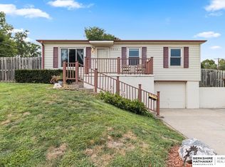 7512 Edward Ave, La Vista, NE 68128