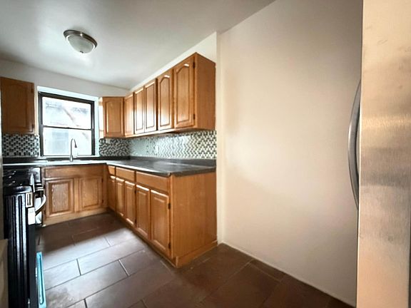 3rd image of 919 Park Pl APT 5J