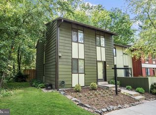 2322 Emerald Heights Ct, Reston, VA 20191