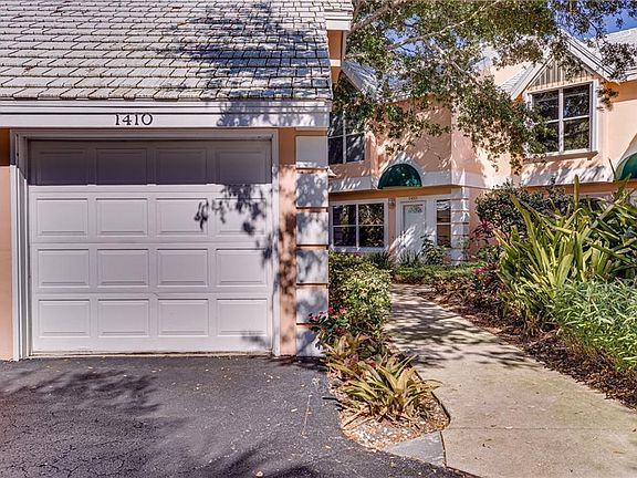 3rd image of 1410 Coral Oak Ln #905