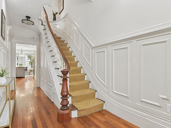 4th image of 350 Washington St