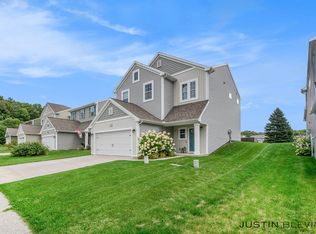 1352 Highland Hl, Lowell, MI 49331