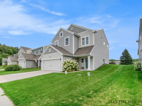 1352 Highland Hl, Lowell, MI 49331