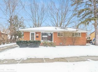 21264 Danbury St, Clinton Township, MI 48035