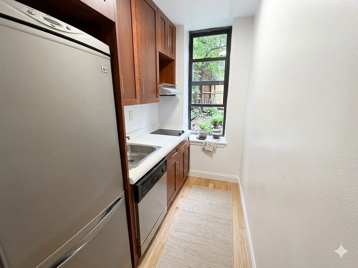 Building Photo - 426 E 81st St #D