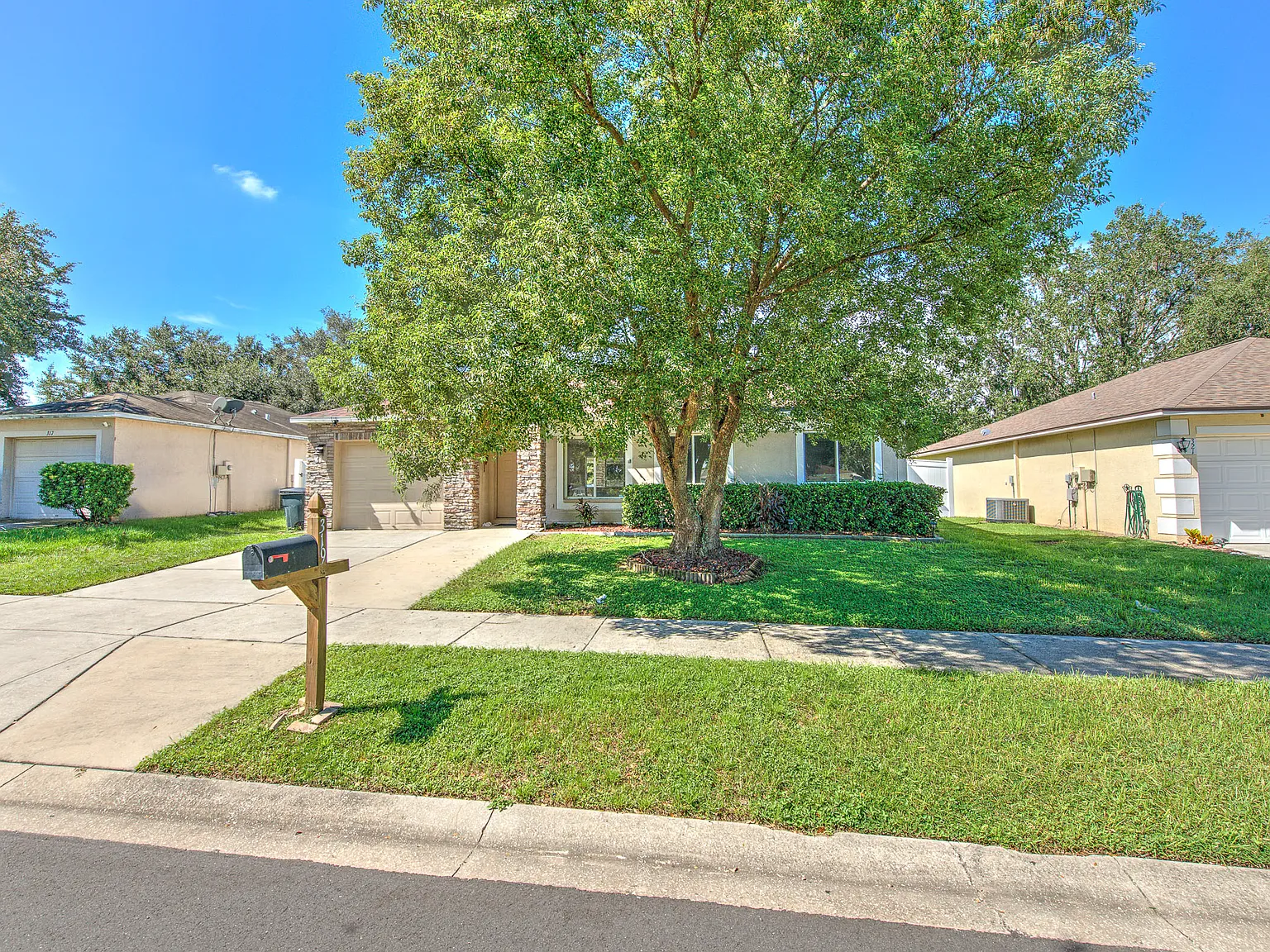 3 bed, 1112 sqft, $2,000 — Photo 2