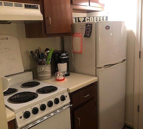 3rd image of 107 1/2 Jarnigan St APT C