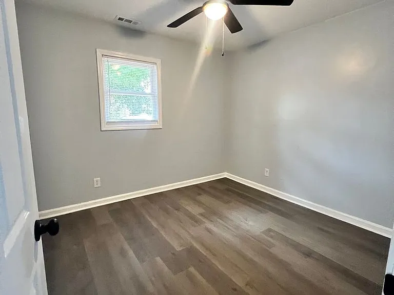 1329 Hunters Rd — Photo 8