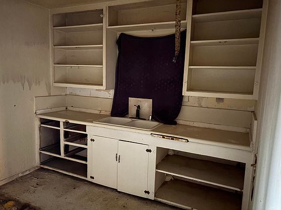 3rd image of 1432 N Turner Street