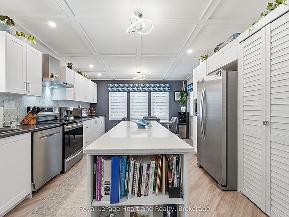 3rd image of 205 Chestnut St