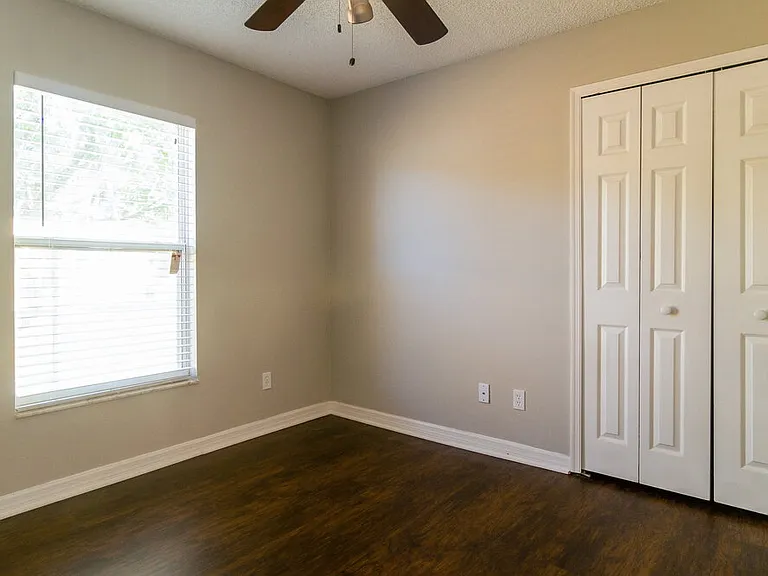 13500 Glasser Ave — Photo 12